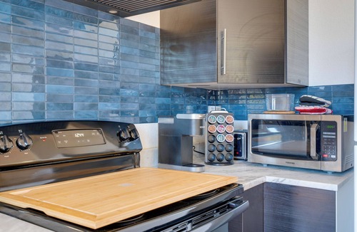 Hughes Park Lake Apartment | Stylish Apt Near Lake Travis w/Entertainment