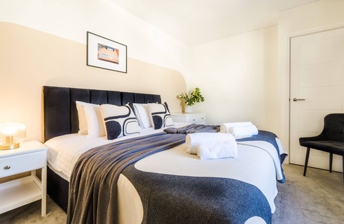 Ashford Apartment | Stylish apt w/ 2 bathrooms & free private parking