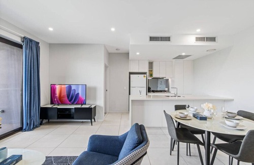 Macgregor Apartment | Stylish Apt w/Balcony Easy Access to Everywhere