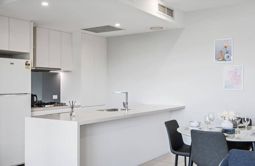 Macgregor Apartment | Stylish Apt w/Balcony Easy Access to Everywhere