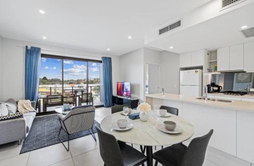 Macgregor Apartment | Stylish Apt with Balcony Easy Access to Everywhere