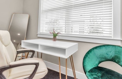 Spring Branch West Apartment | Stylish APT with free parking near downtown/malls