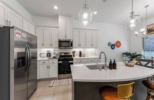 Lewisville House | Stylish Arcade Stay + EV Central