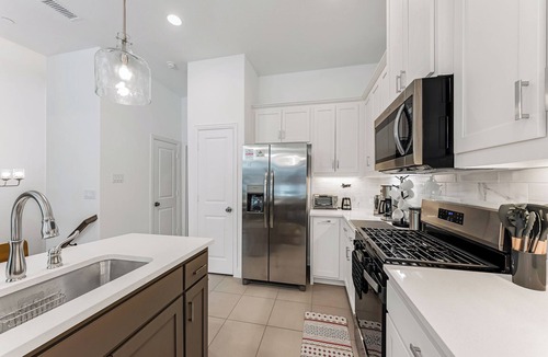 Lewisville House | Stylish Arcade Stay + EV Central