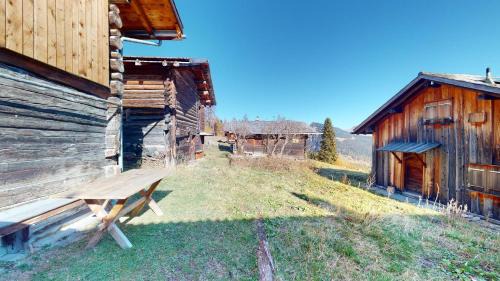 Obermutten House | Stylish architects hut ski lift