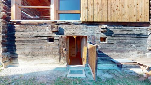 Obermutten House | Stylish architects hut ski lift
