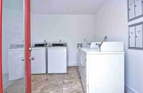 Windsor Park Condo | Stylish Austin Flat. Quite gated 8 unit complex