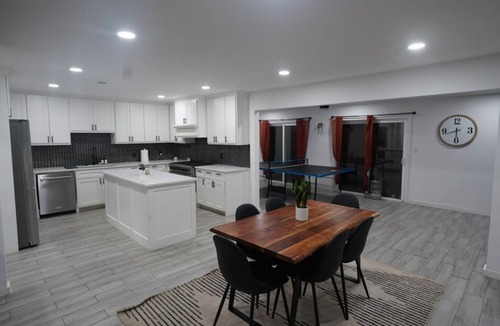 East Congress House | Stylish Austin Retreat. Private Home Near DT ATX!