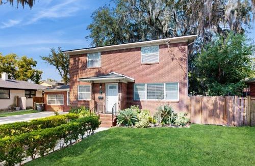 Avondale House | Stylish Avondale Home – Pet-Friendly & Walkable