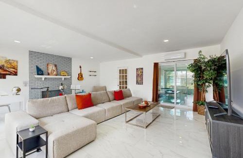 Avondale House | Stylish Avondale Home – Pet-Friendly & Walkable