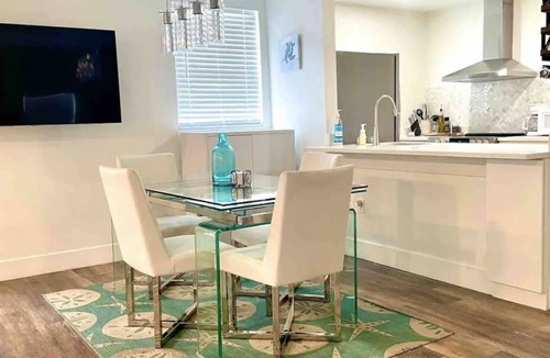 Parrot Cove House | Stylish Beach House