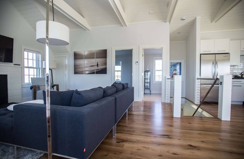 Surfside House | Stylish beach-house with ocean view