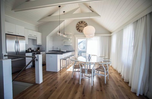 Surfside House | Stylish beach-house with ocean view