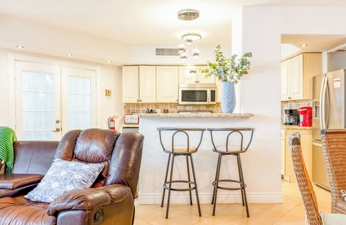 Galt Mile Condo | Stylish Beachfront Condo with Balcony & Ocean View