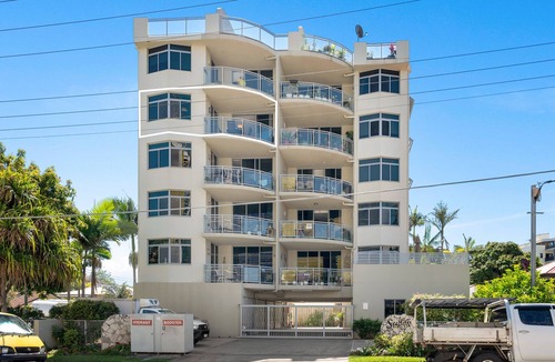 Redcliffe Apartment | Stylish beachside unit 3 min walk to beach