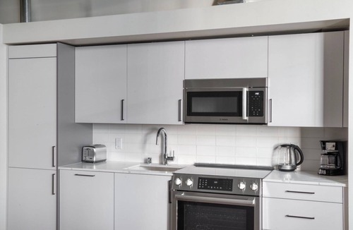 Belltown Apartment | Stylish Bell Town Studio w/Garden & Gym, nr Restaurants, by Blueground