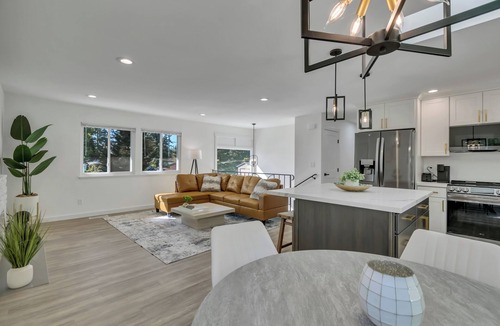 Newport House | Stylish Bellevue Retreat