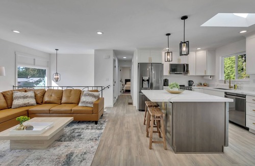 Newport House | Stylish Bellevue Retreat