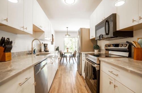 West Bellevue Apartment | Stylish Bellevue Stay half mile to downtown