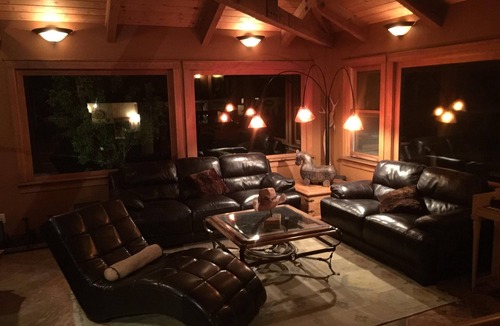 Bend House | Stylish Bend Mountain View Home