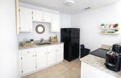 Kessler Apartment | Stylish Bishop Arts Loft With Continental Breakfast