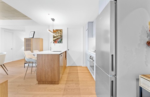 Pointe-Saint-Charles Apartment | Stylish brand new 2 bed, 2 bath Apartment in Griffintown.n31 night minimum.