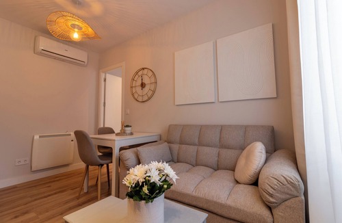 El Clot Apartment | * Stylish Brand New Apt 5 guests A/C El Clot @22 District