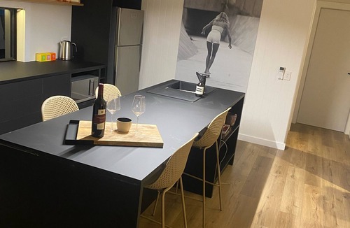 Creswick Apartment | Stylish, Brand New, private Studio