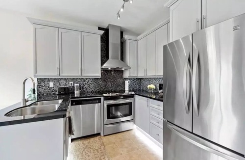 Richmond Hill House | Stylish, Bright & Spacious - 3 Brdm W/1 Parking