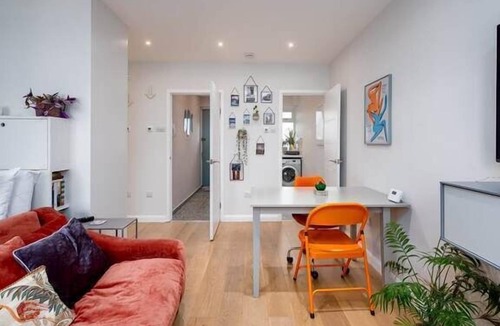 Lambeth Apartment | Stylish Brixton Hill Studio with Modern Charm