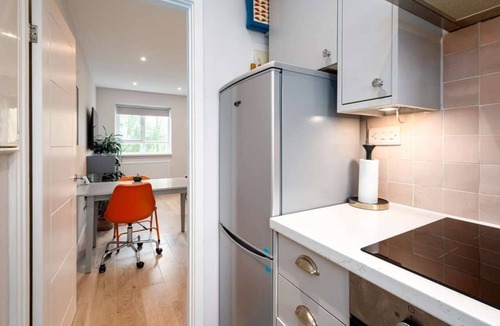 Lambeth Apartment | Stylish Brixton Hill Studio with Modern Charm