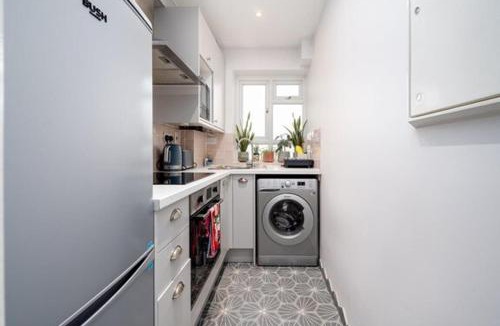 Lambeth Apartment | Stylish Brixton Hill Studio with Modern Charm