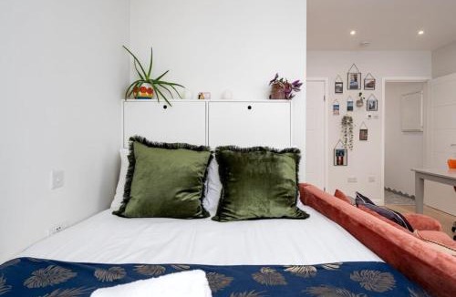 Lambeth Apartment | Stylish Brixton Hill Studio with Modern Charm