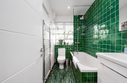 Lambeth Apartment | Stylish Brixton Hill Studio with Modern Charm