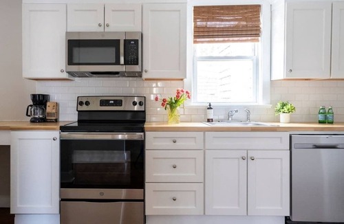 Off Broadway Apartment | Stylish Broadway Stay Near Shops & Waterfront