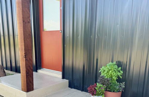 Lawton Cabin | Stylish cabin near Medicine Park