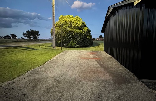 Lawton Cabin | Stylish cabin near Medicine Park