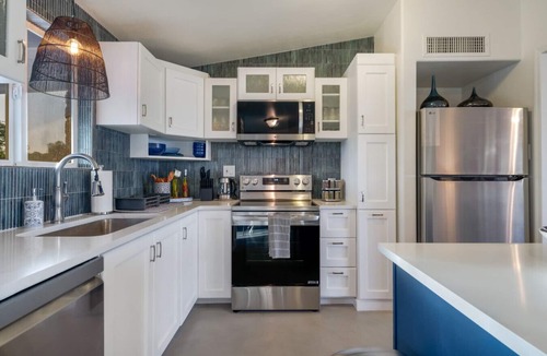 Casas Adobes House | Stylish/Carport/3 BR 2 BA/Big Yard/Grill