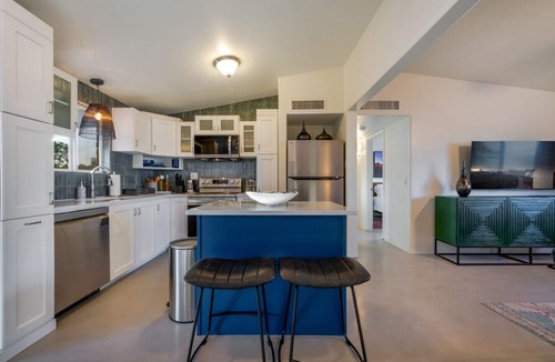 Casas Adobes House | Stylish/Carport/3 BR 2 BA/Big Yard/Grill