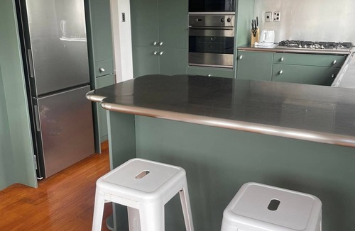 Hamilton Apartment | Stylish CBD apartment with stunning river views