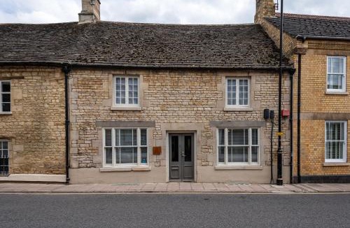 Stamford House | Stylish central 6 bedroom converted Granary