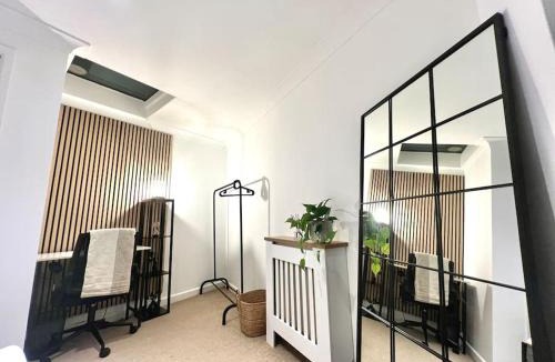 Canton House | Stylish Central Apartment