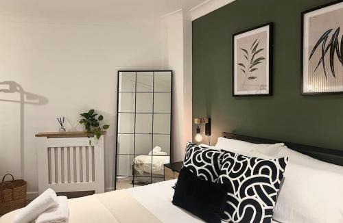 Canton House | Stylish Central Apartment