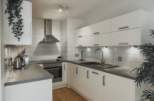 Wapping Apartment | Stylish Central London Flat with Sun Terrace