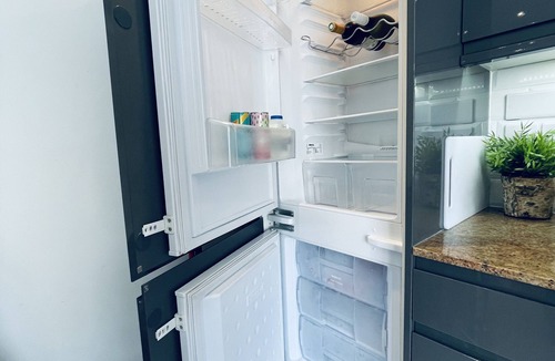 Hastings Apartment | * Stylish * Central * Sea View * Modern