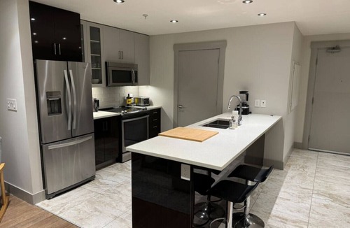 Downtown Halifax Apartment | Stylish central two bed, parking