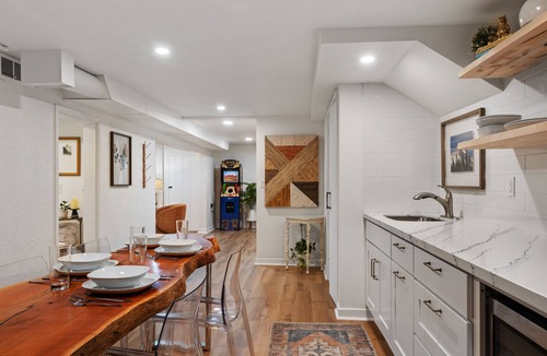 Camas Apartment | Stylish & Charming Apartment Near Camas Waterfront