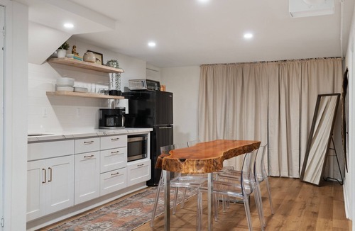 Camas Apartment | Stylish & Charming Apartment Near Camas Waterfront