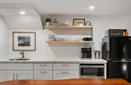 Camas Apartment | Stylish & Charming Apartment Near Camas Waterfront