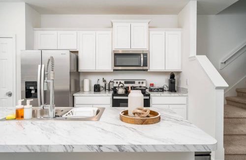 Baymeadows House | Stylish & Chic 2BR Townhome | Close 2 Bch.